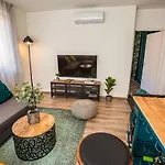 Stylish Oasis With Ac And Parking Budapest