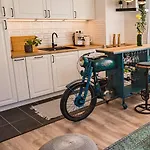 Stylish Oasis With Ac And Parking