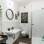 Stylish Oasis With Ac And Parking Apartment *