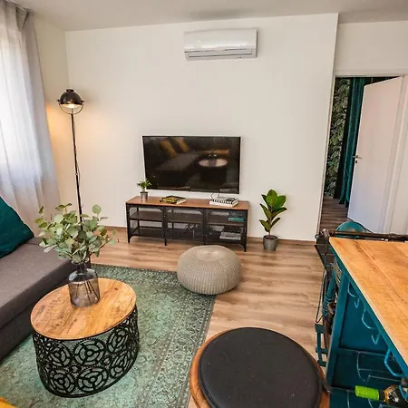 Stylish Oasis With Ac And Parking Budapešť