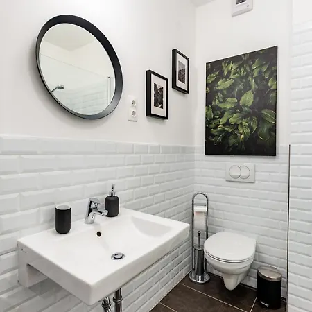 Stylish Oasis With Ac And Parking *