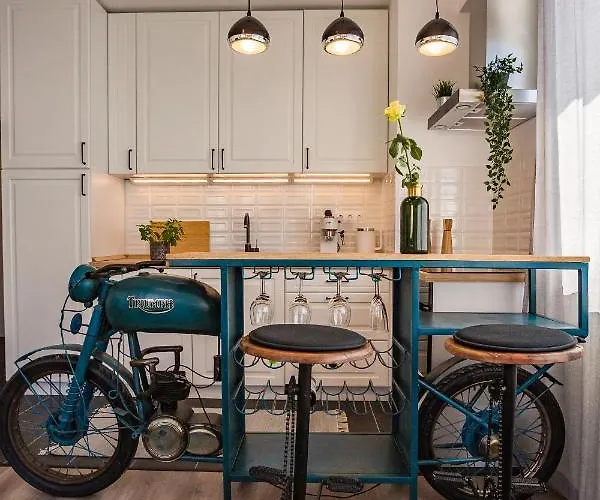 Apartment Stylish Oasis With Ac And Parking *