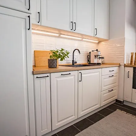 Stylish Oasis With Ac And Parking Apartment *